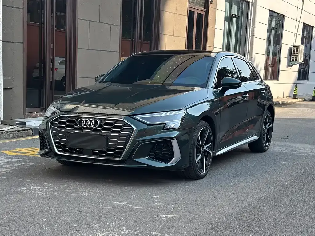Audi A3 — фото 1