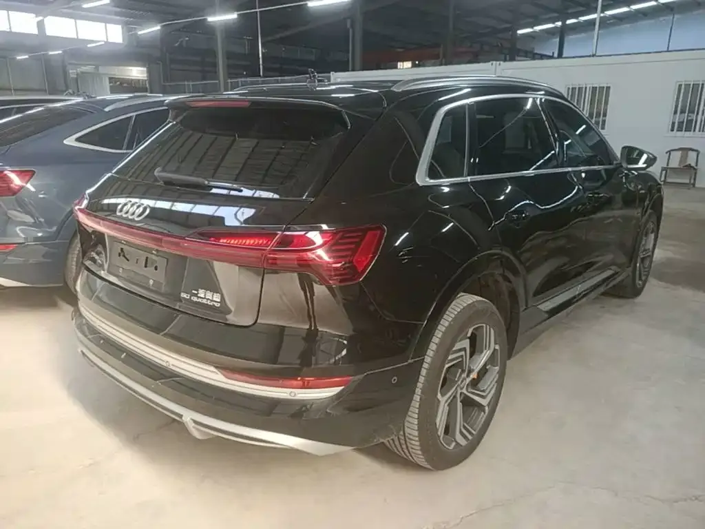 Audi e-tron — фото 3