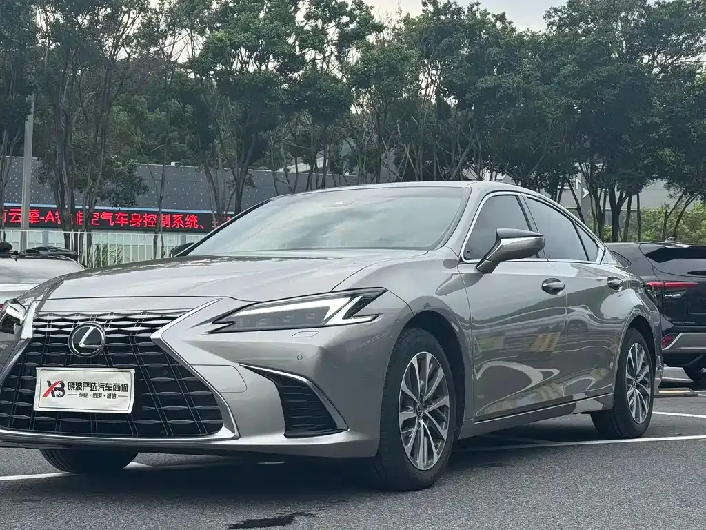 Lexus ES — фото 1