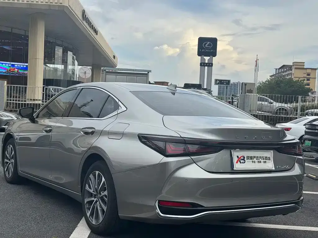 Lexus ES — фото 10