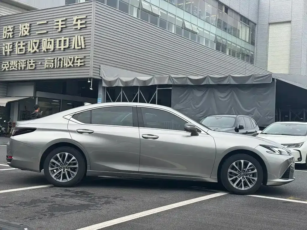 Lexus ES — фото 9