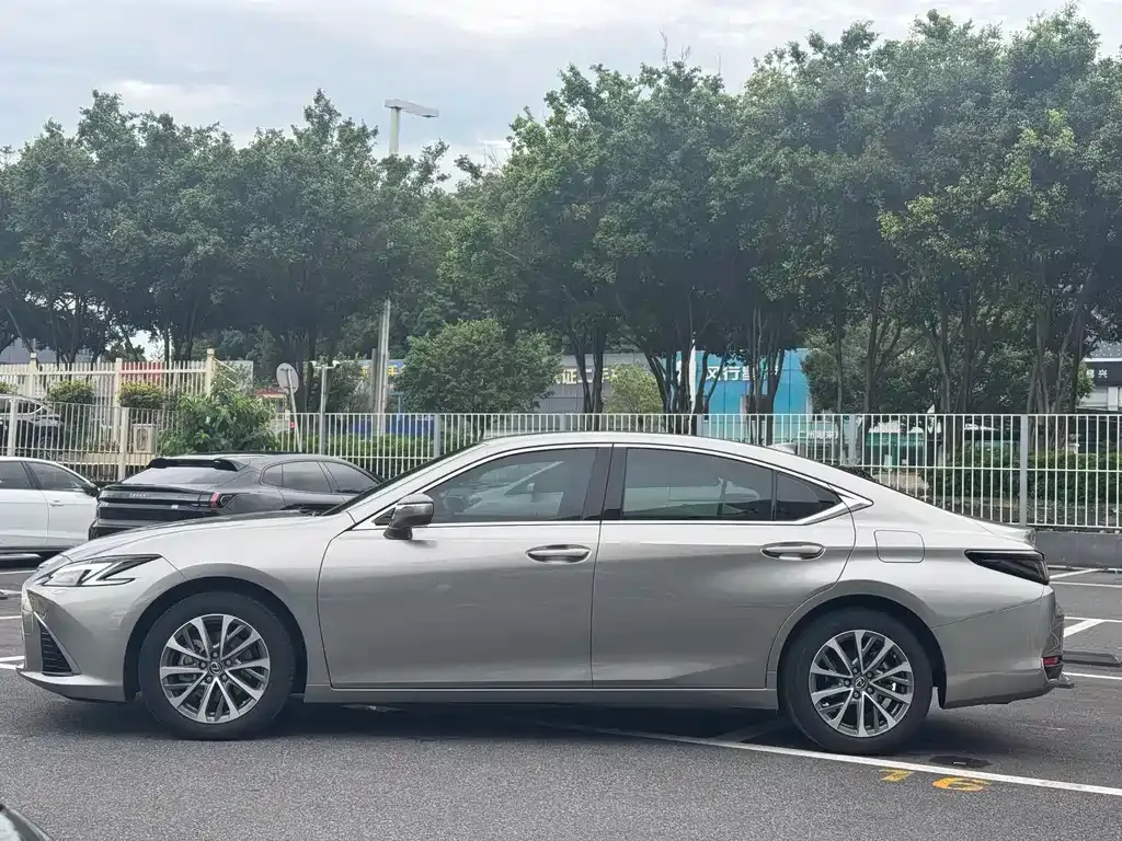 Lexus ES — фото 6