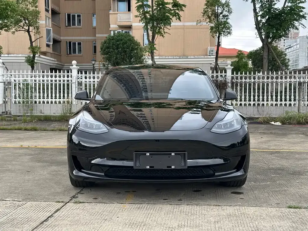 Tesla Model 3 — фото 10
