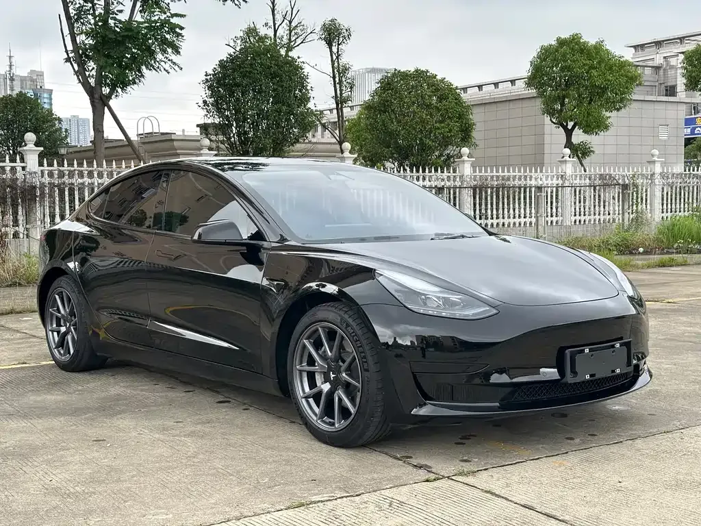 Tesla Model 3 — фото 7