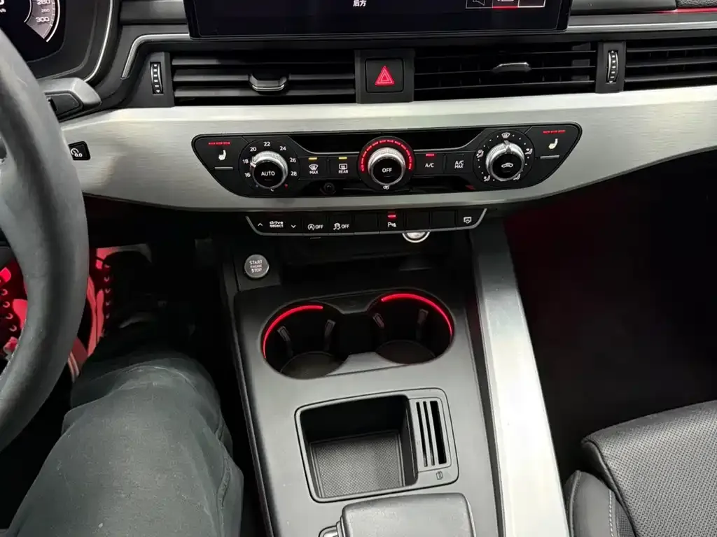 Audi A4L 2021 из CN, фото 3