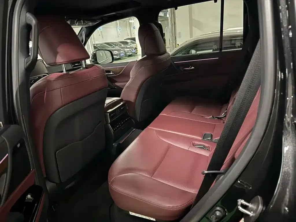 Lexus LX — фото 1