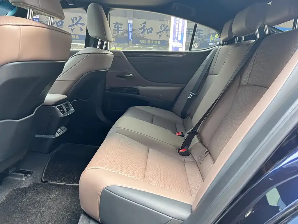Lexus ES 2024 из CN, фото 8