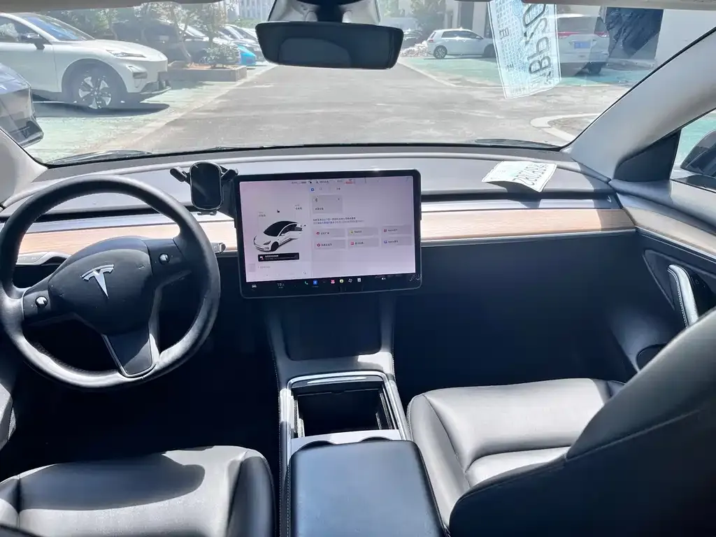 Tesla Model 3 — фото 5