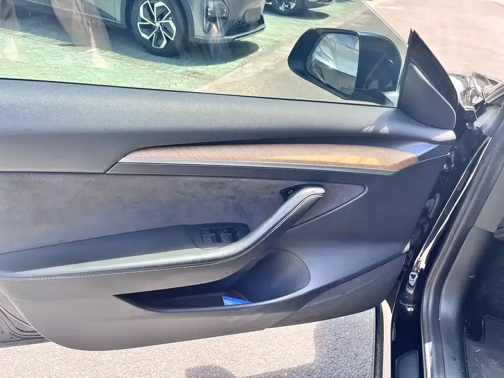 Tesla Model 3 — фото 3