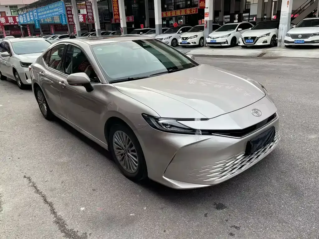 Toyota Camry — фото 7
