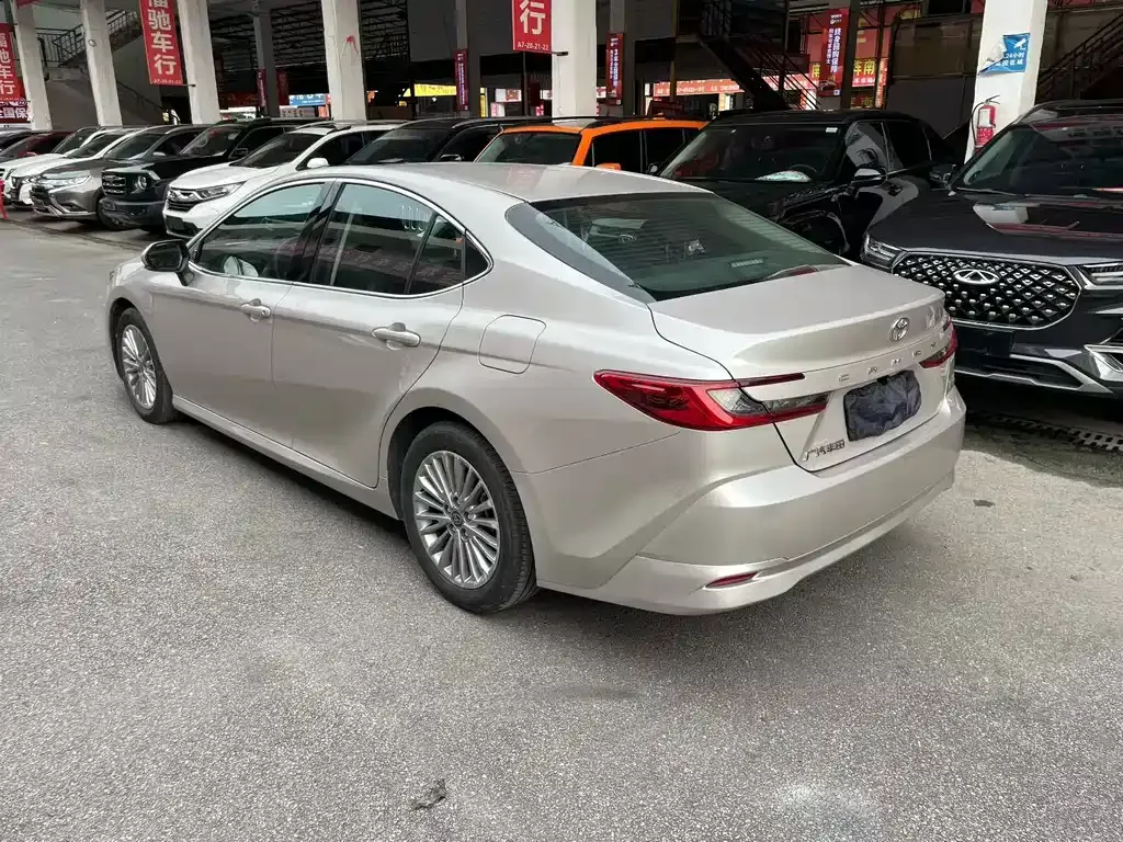 Toyota Camry — фото 6