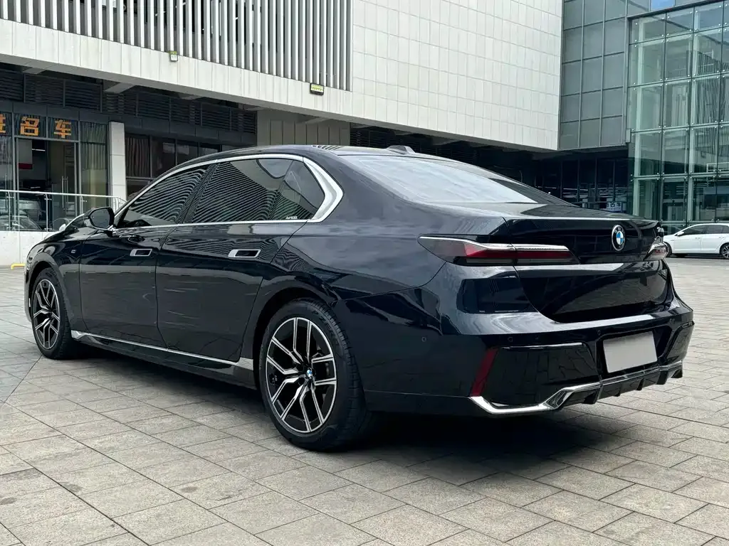 BMW 7 Series — фото 2