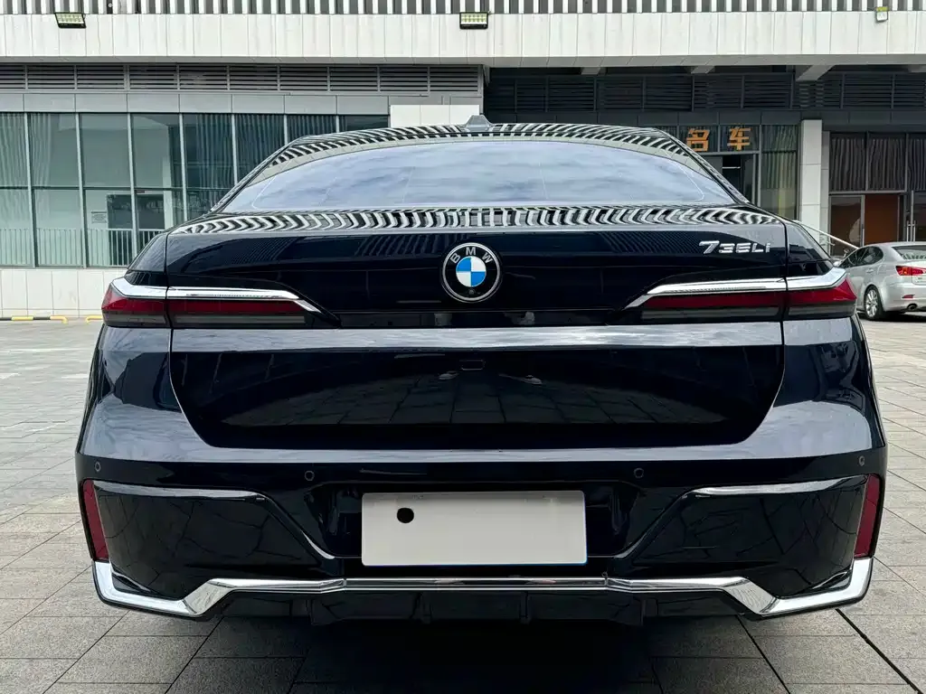 BMW 7 Series — фото 9