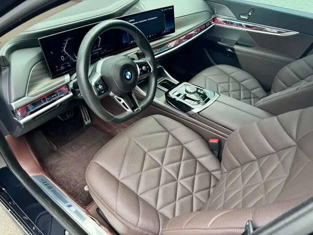 BMW 7 Series — фото 8