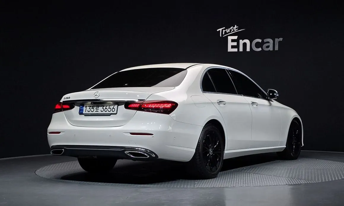 Mercedes-Benz E-Class — фото 4