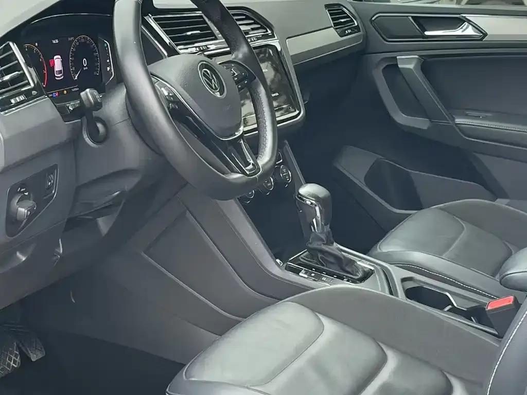 Volkswagen Tiguan L 2021 из CN, фото 3