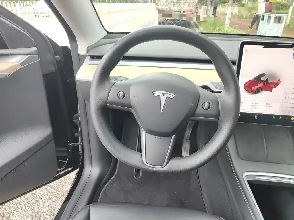 Tesla Model Y — фото 8