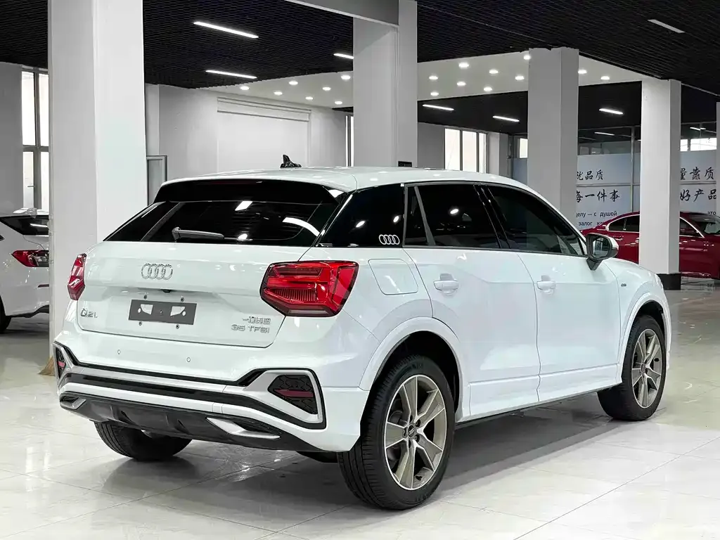 Audi Q2L — фото 3
