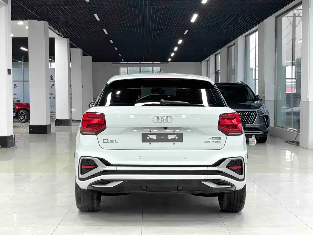 Audi Q2L — фото 5