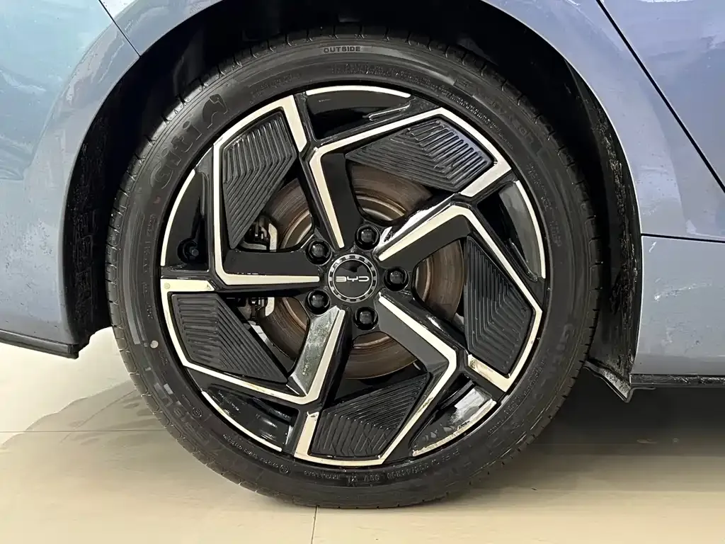 BYD Seal — фото 7