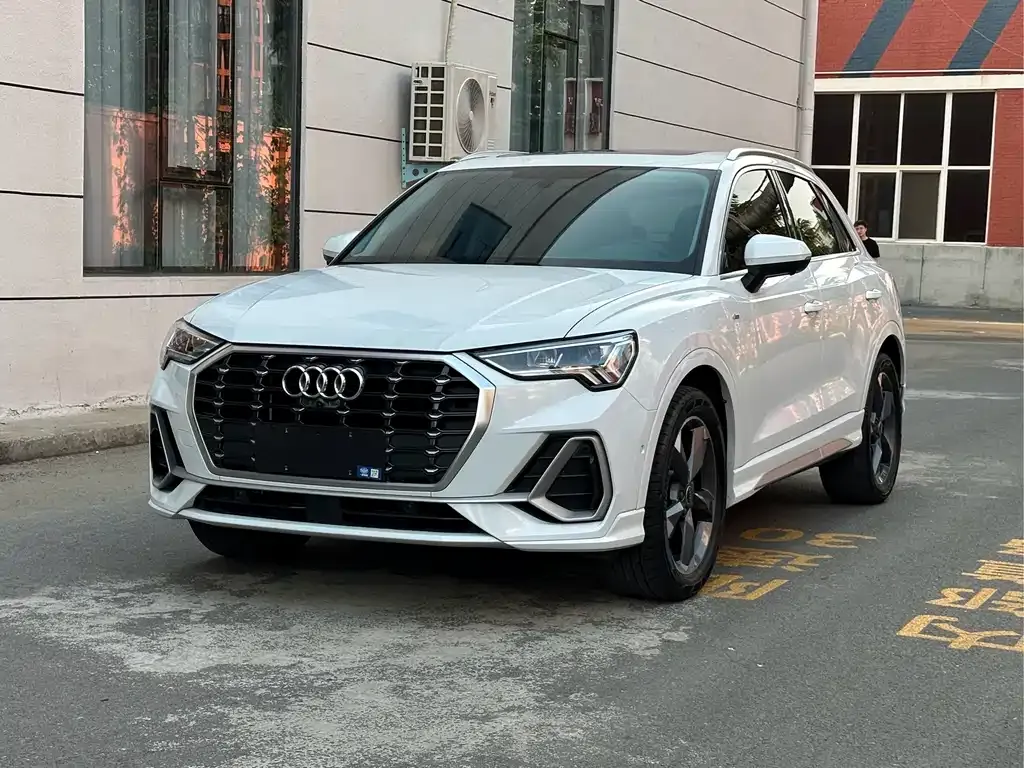 Audi Q3 — фото 1