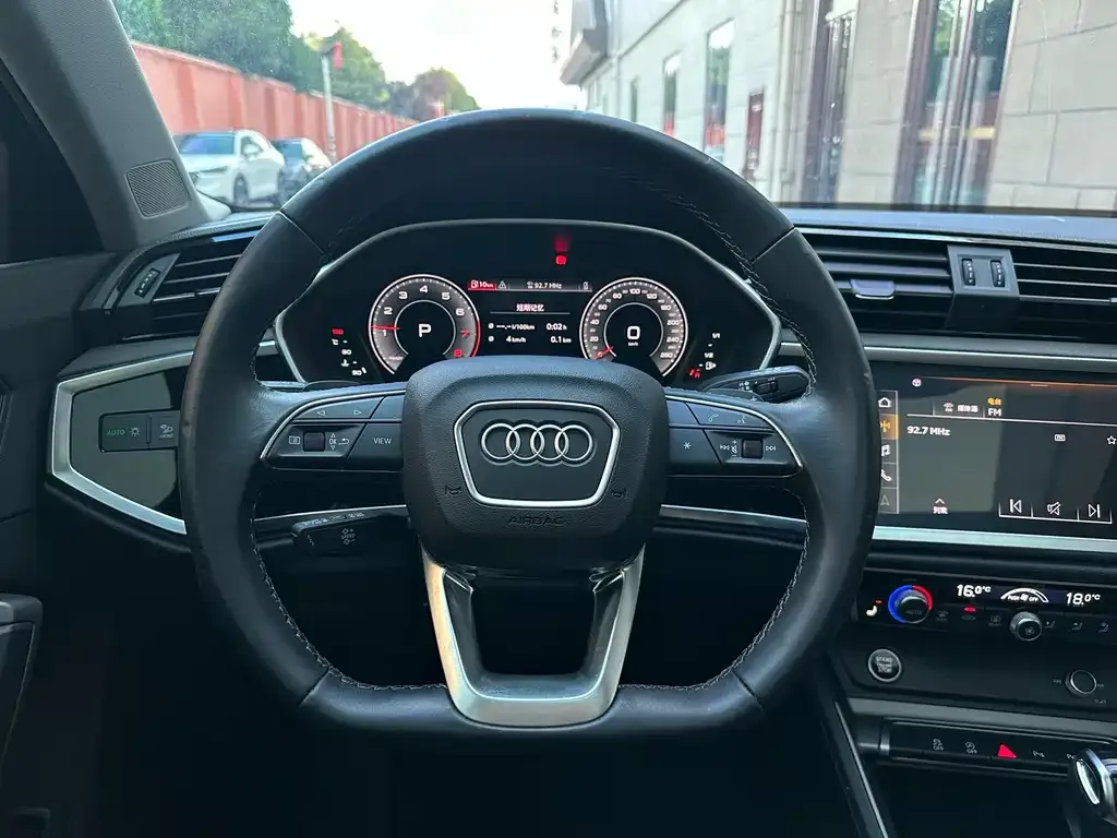 Audi Q3 — фото 7