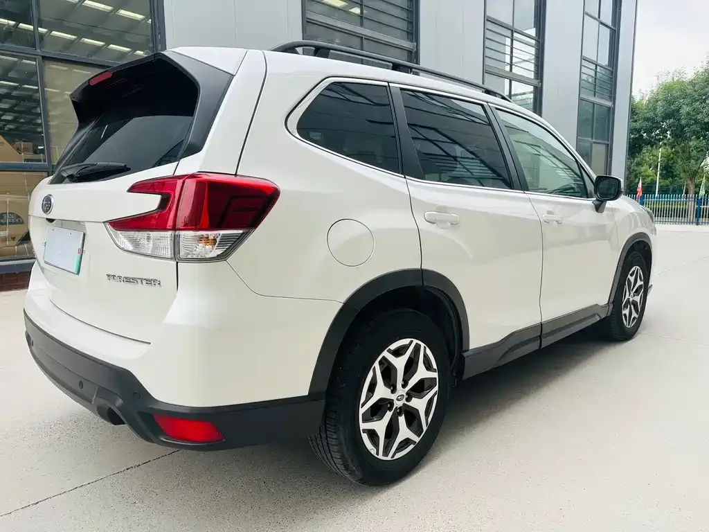 Subaru Forester — фото 5