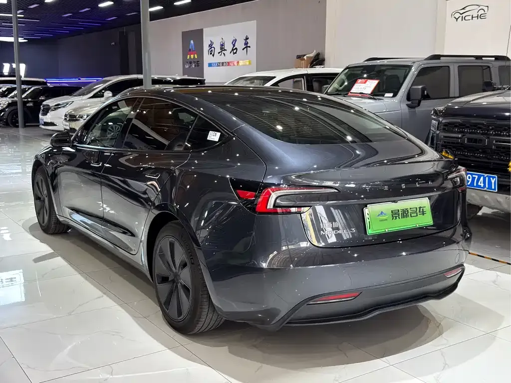Tesla Model 3 — фото 3