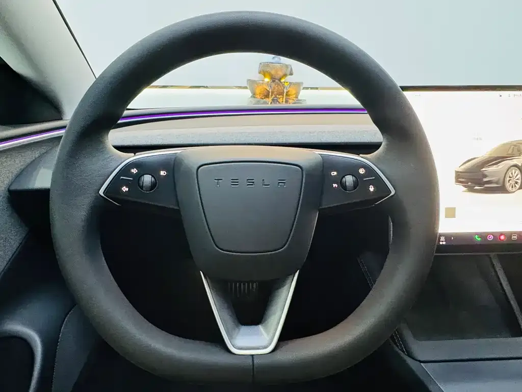 Tesla Model 3 — фото 1