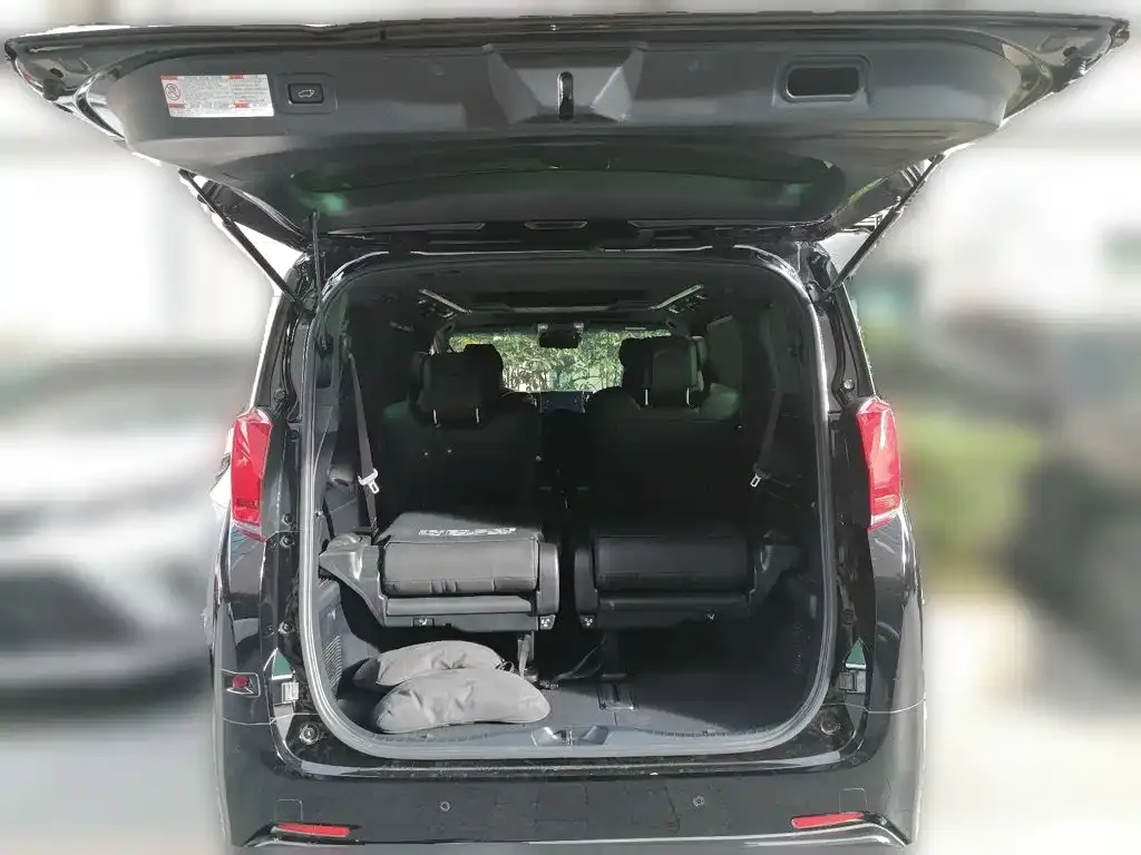 Toyota Alphard — фото 5
