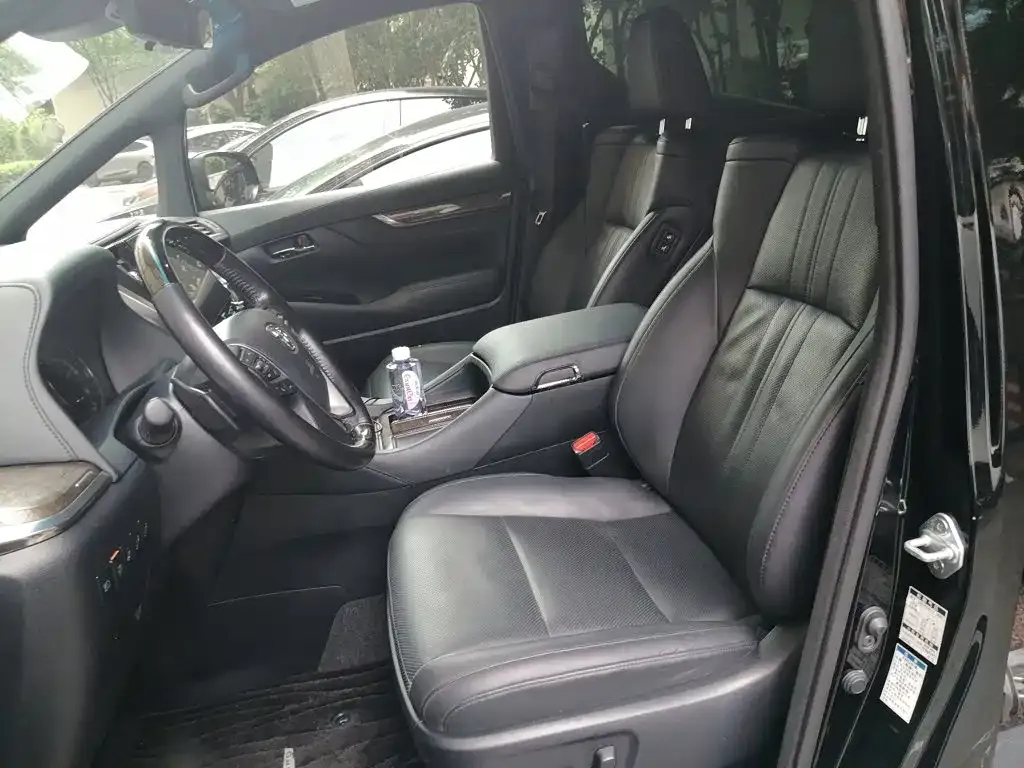 Toyota Alphard — фото 9
