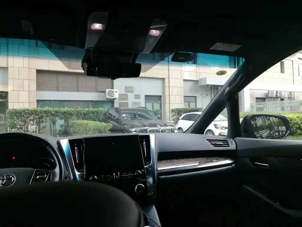 Toyota Alphard — фото 6