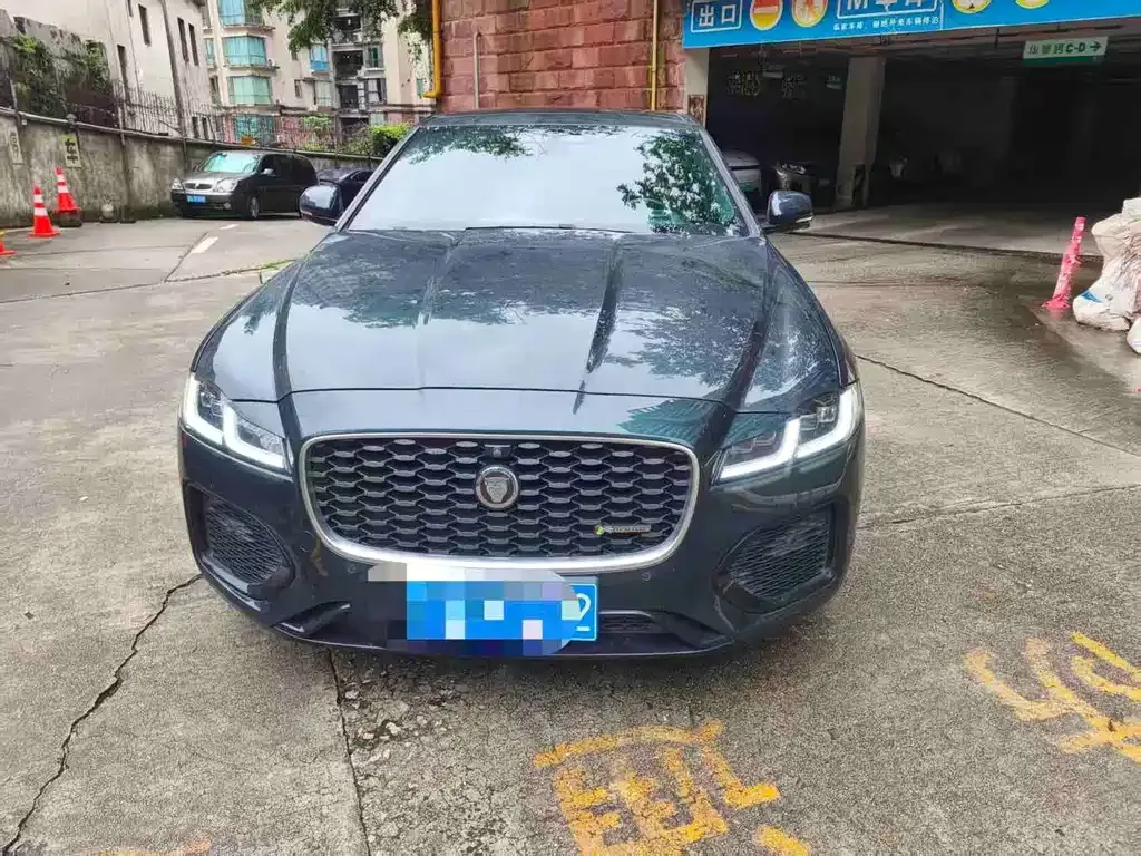 Jaguar XFL — фото 1