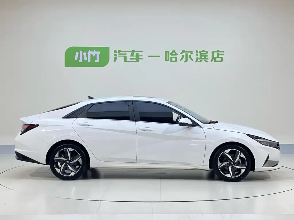 Hyundai Elantra — фото 2