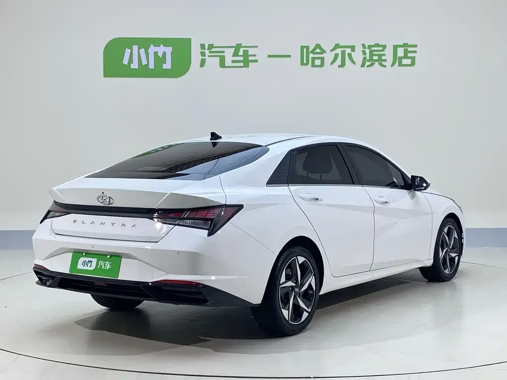 Hyundai Elantra — фото 10