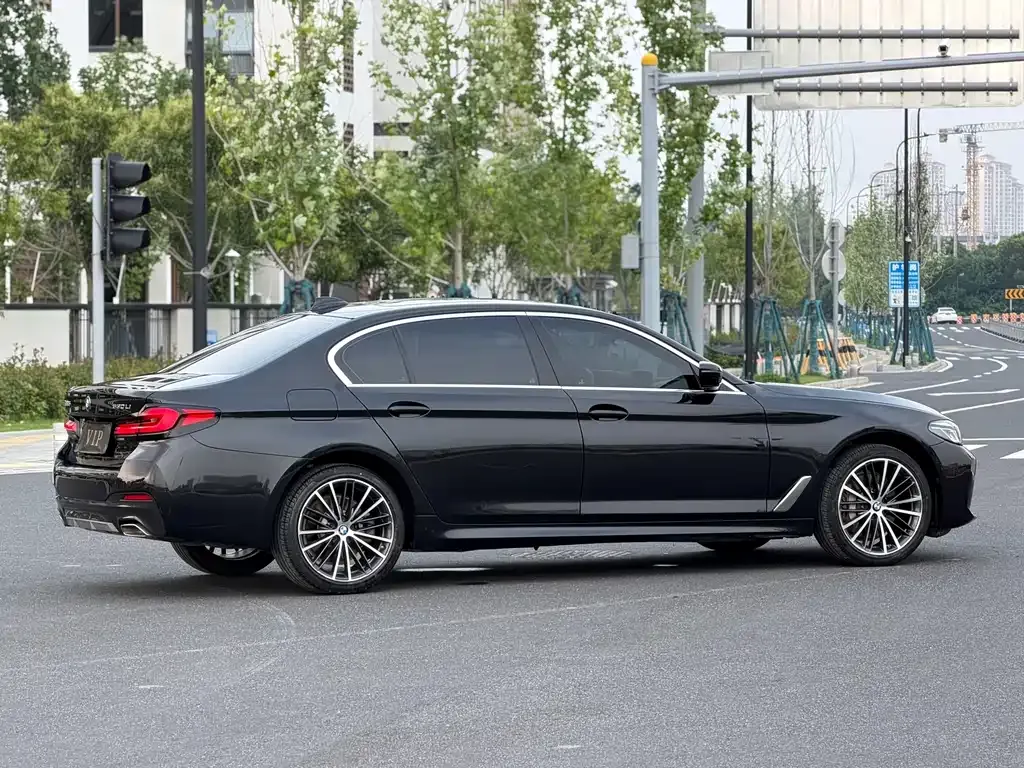 BMW 5 Series — фото 10
