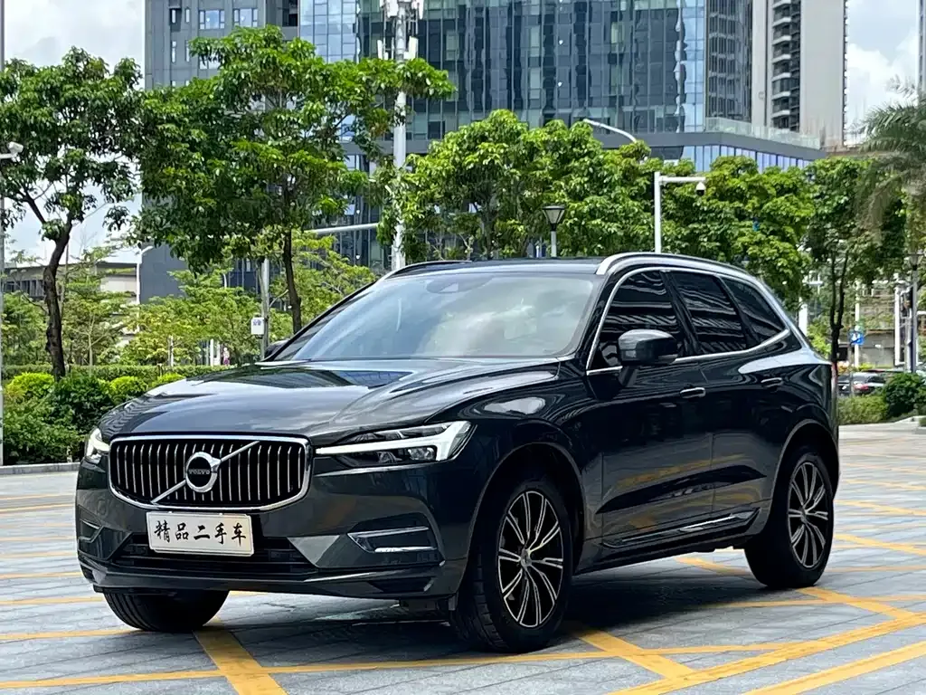 Volvo XC60 — фото 1