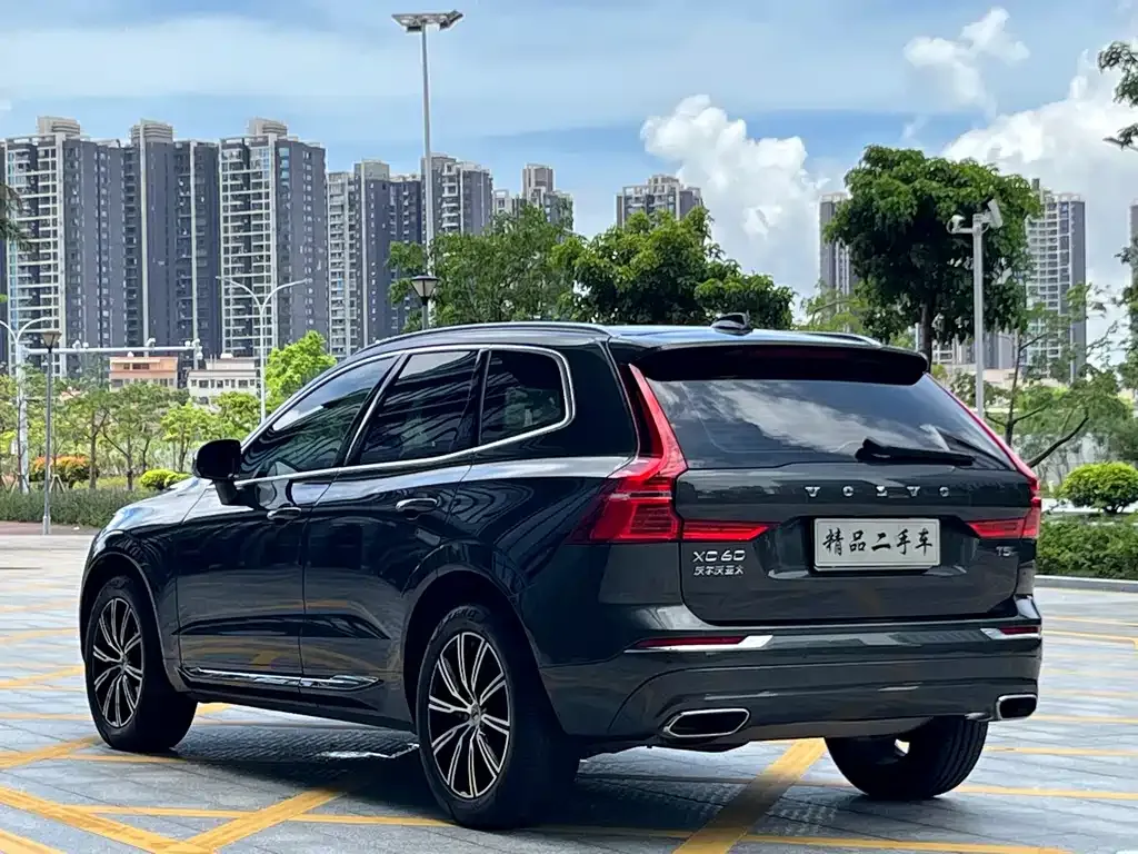 Volvo XC60 — фото 7
