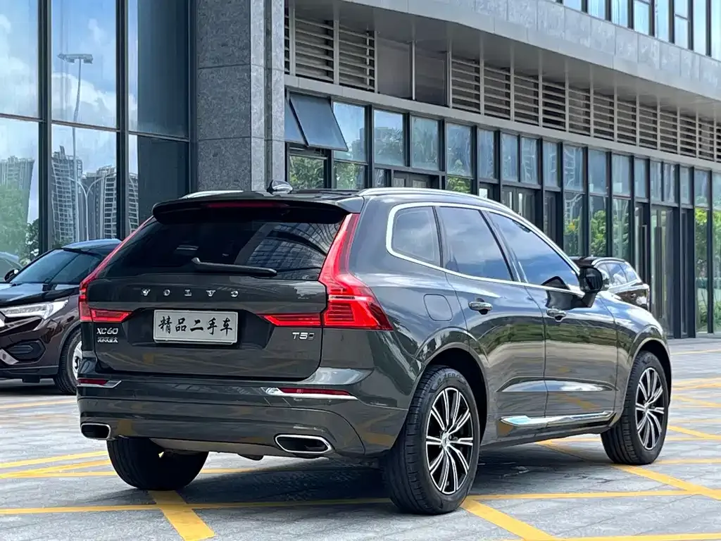 Volvo XC60 — фото 5
