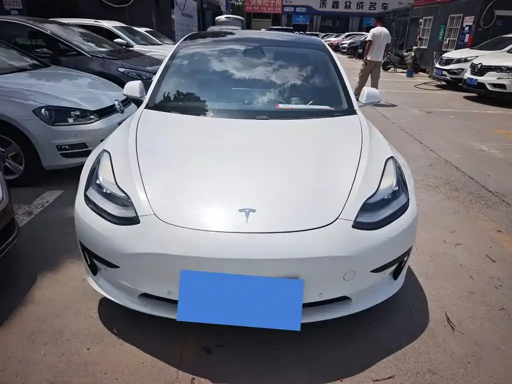 Tesla Model 3 — фото 9