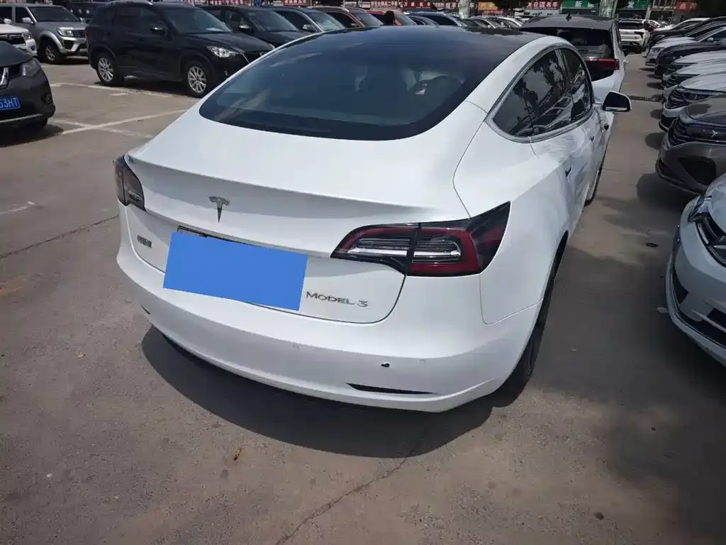 Tesla Model 3 — фото 8