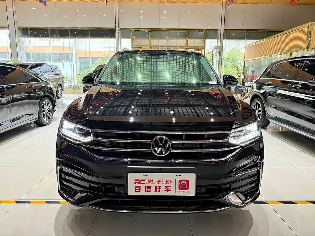 Volkswagen Tiguan L — фото 7