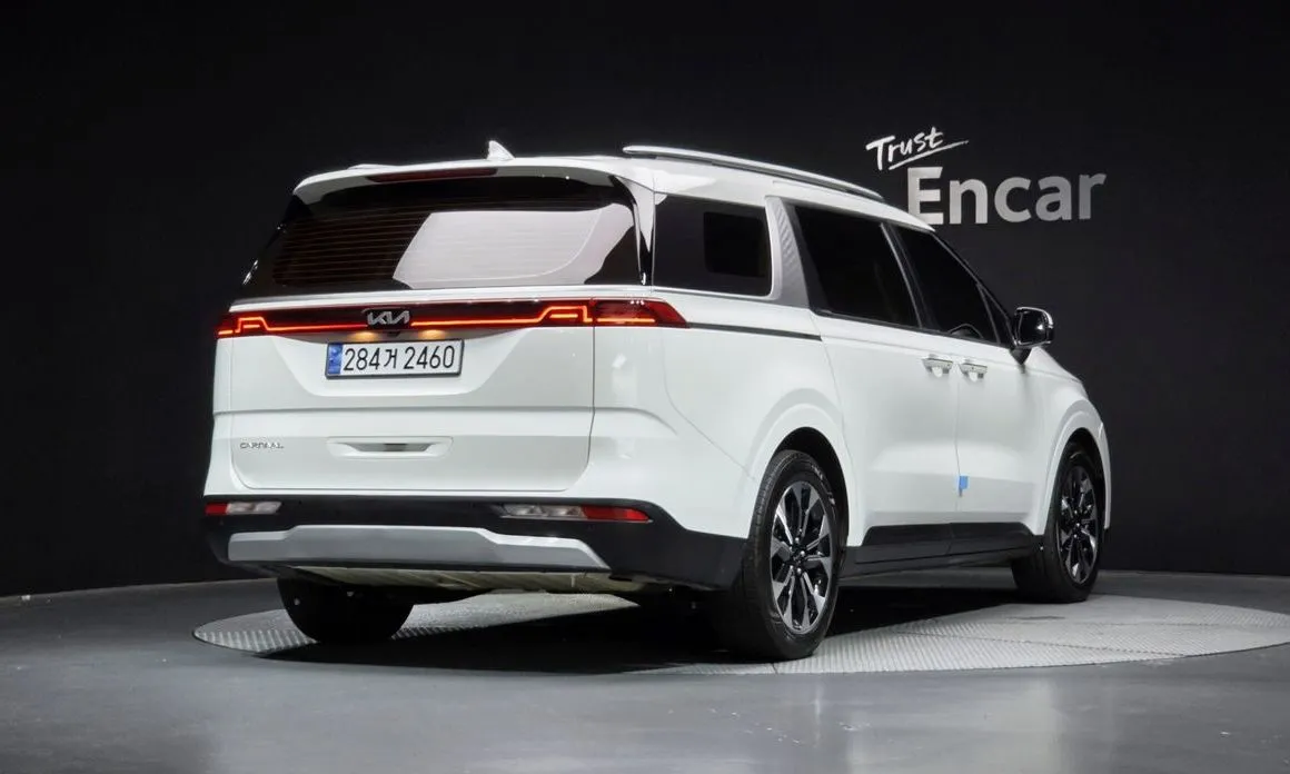 Kia Carnival — фото 5