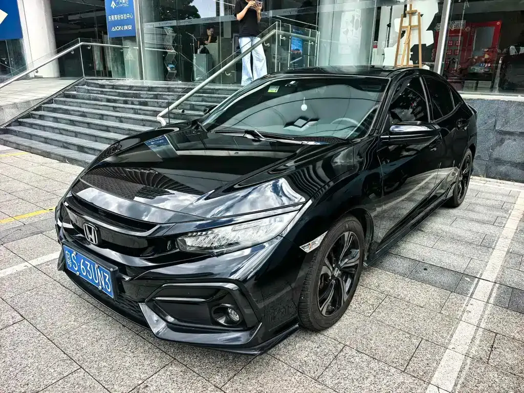 Honda Civic — фото 1