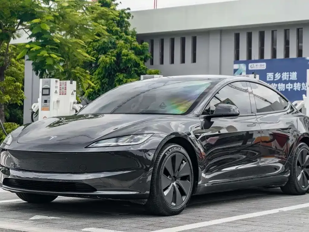 Tesla Model 3 — фото 1