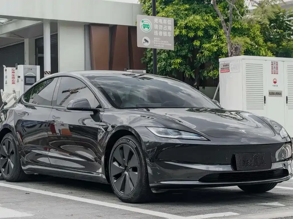 Tesla Model 3 — фото 2