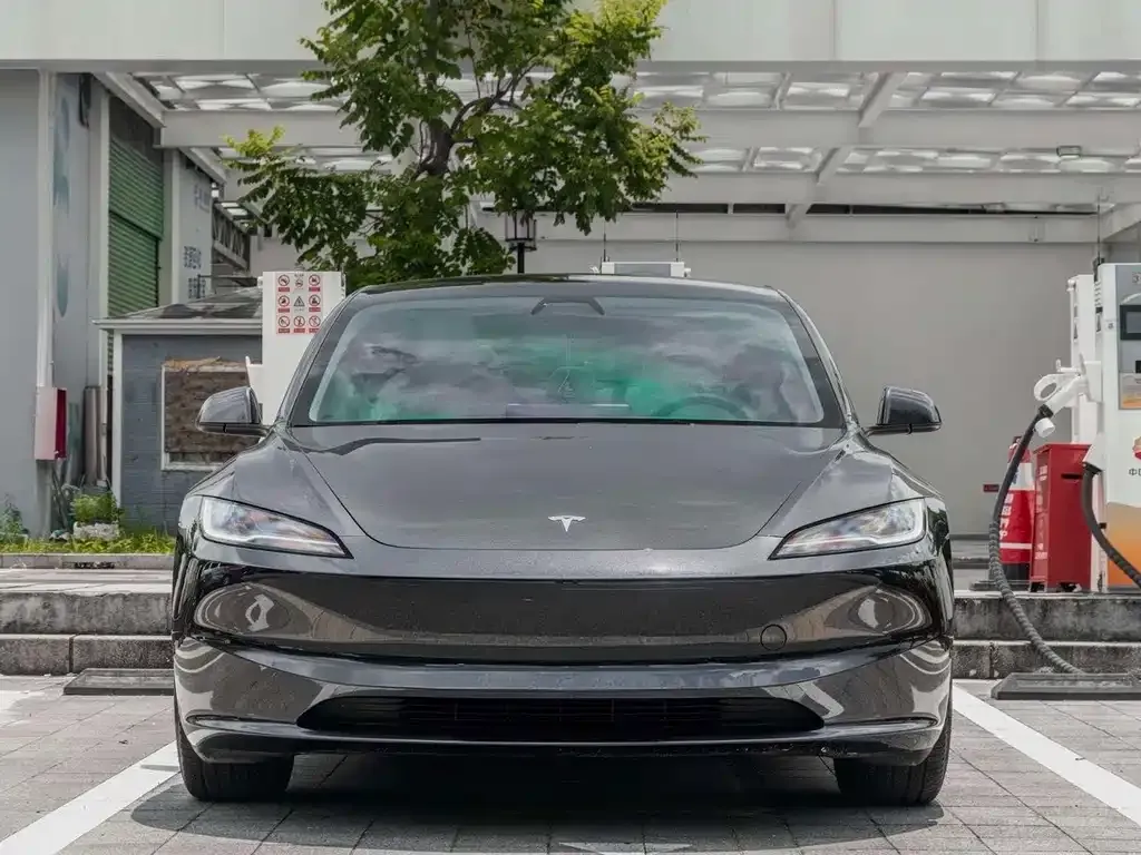 Tesla Model 3 — фото 5