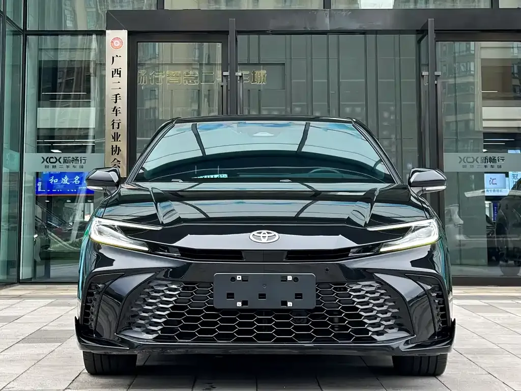 Toyota Camry — фото 9