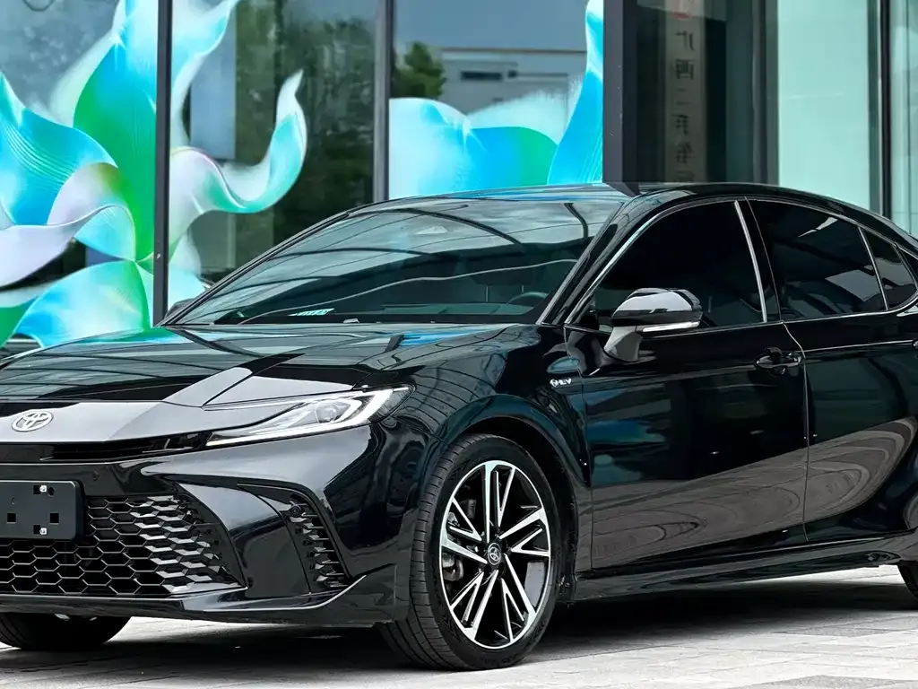 Toyota Camry — фото 7