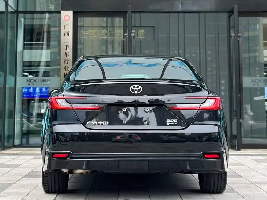 Toyota Camry — фото 8